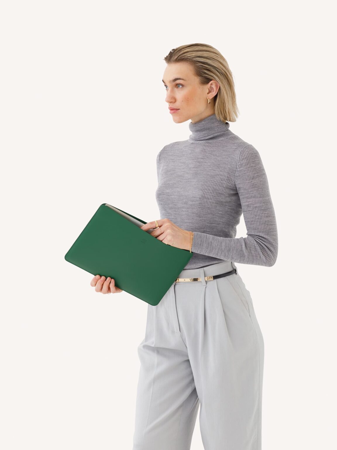 86001277_front_esther_2048px