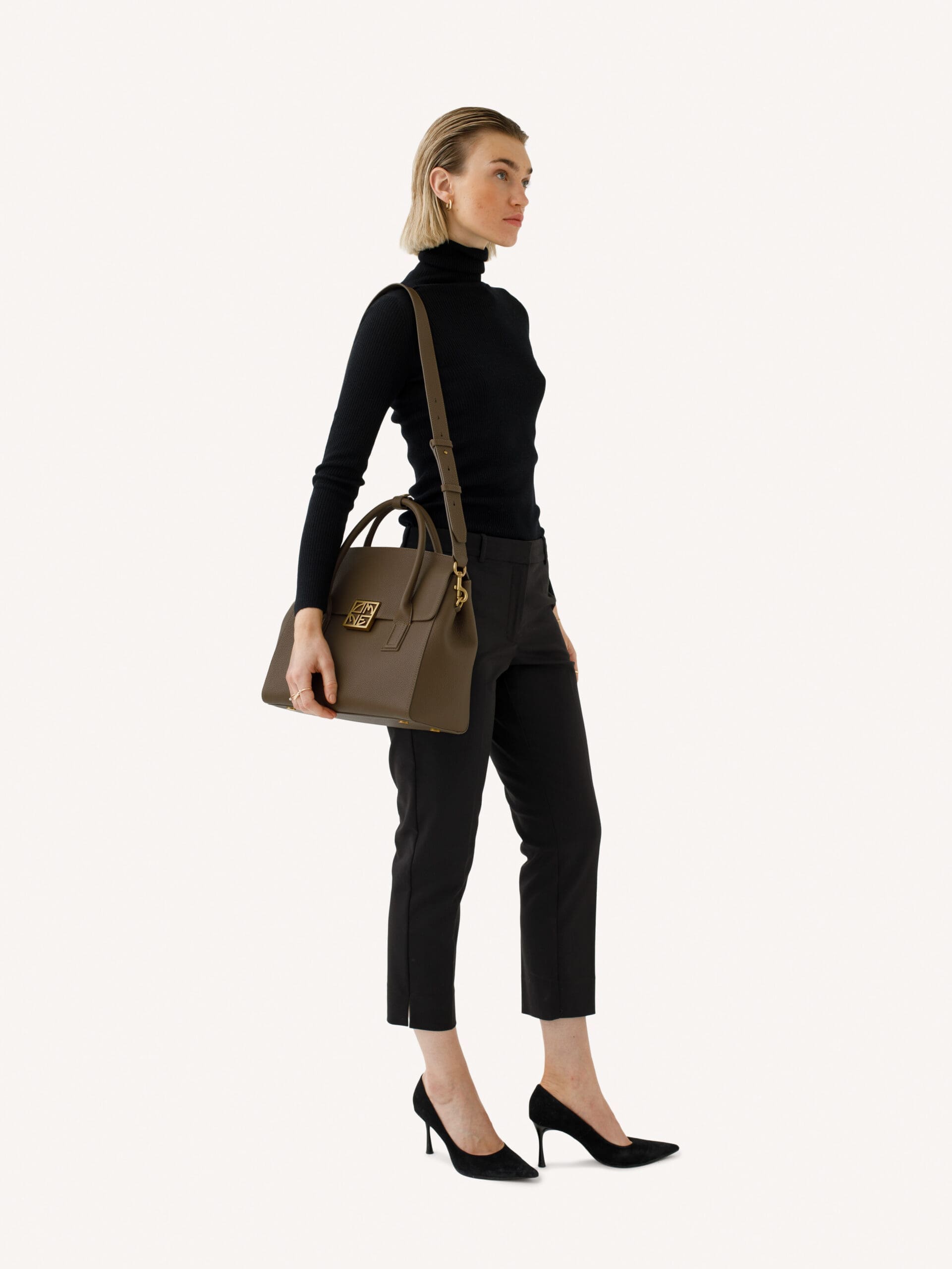 86000155_shoulder_esther_2048px