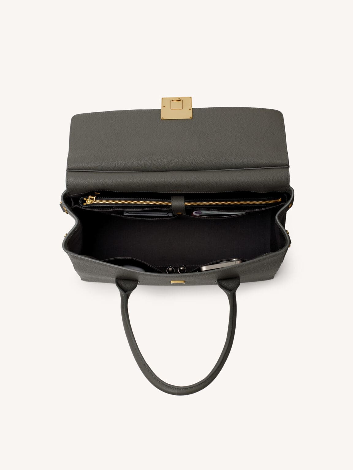 86000444_inside_2048px