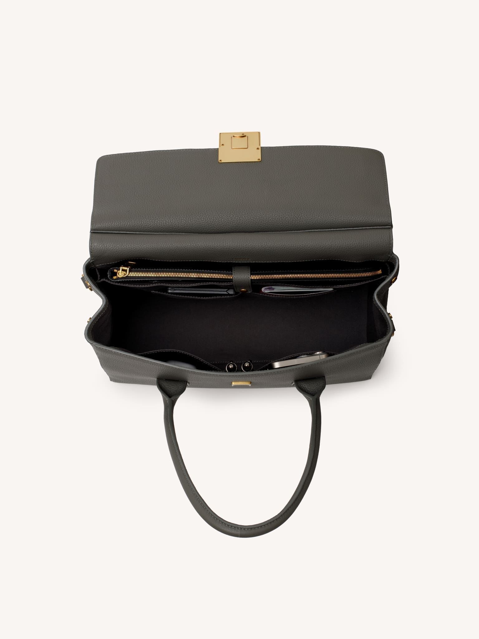 86000444_inside_2048px