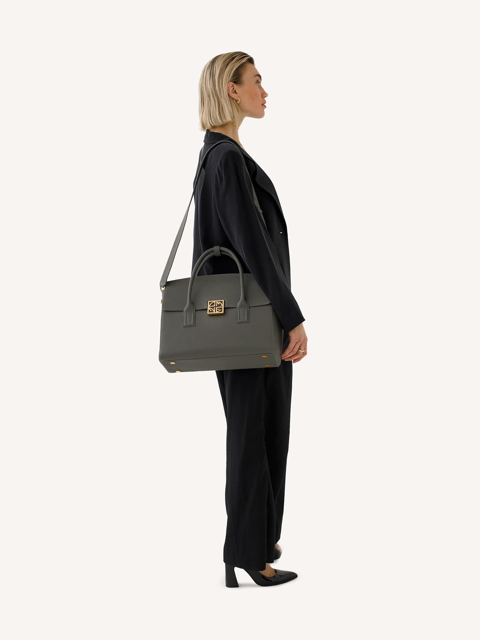 86000444_shoulder_esther_2048px