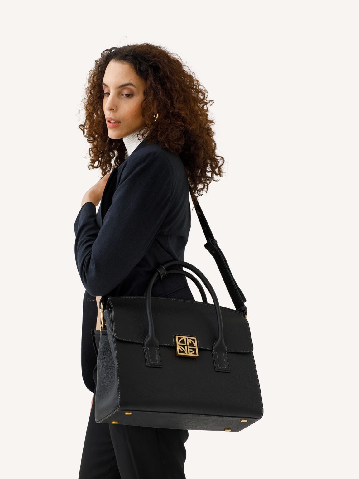 86000499_crossbody_gabriella_2048px