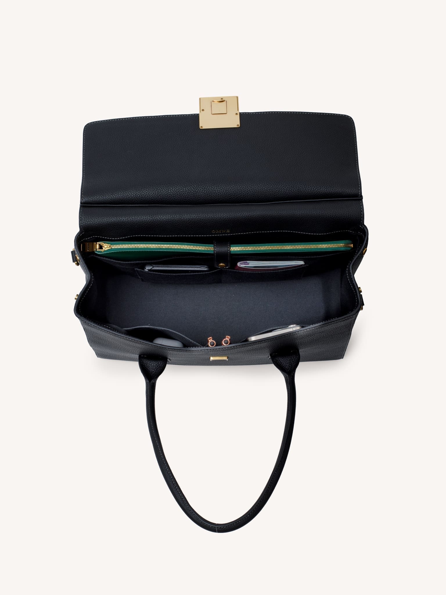 86000499_inside_2048px