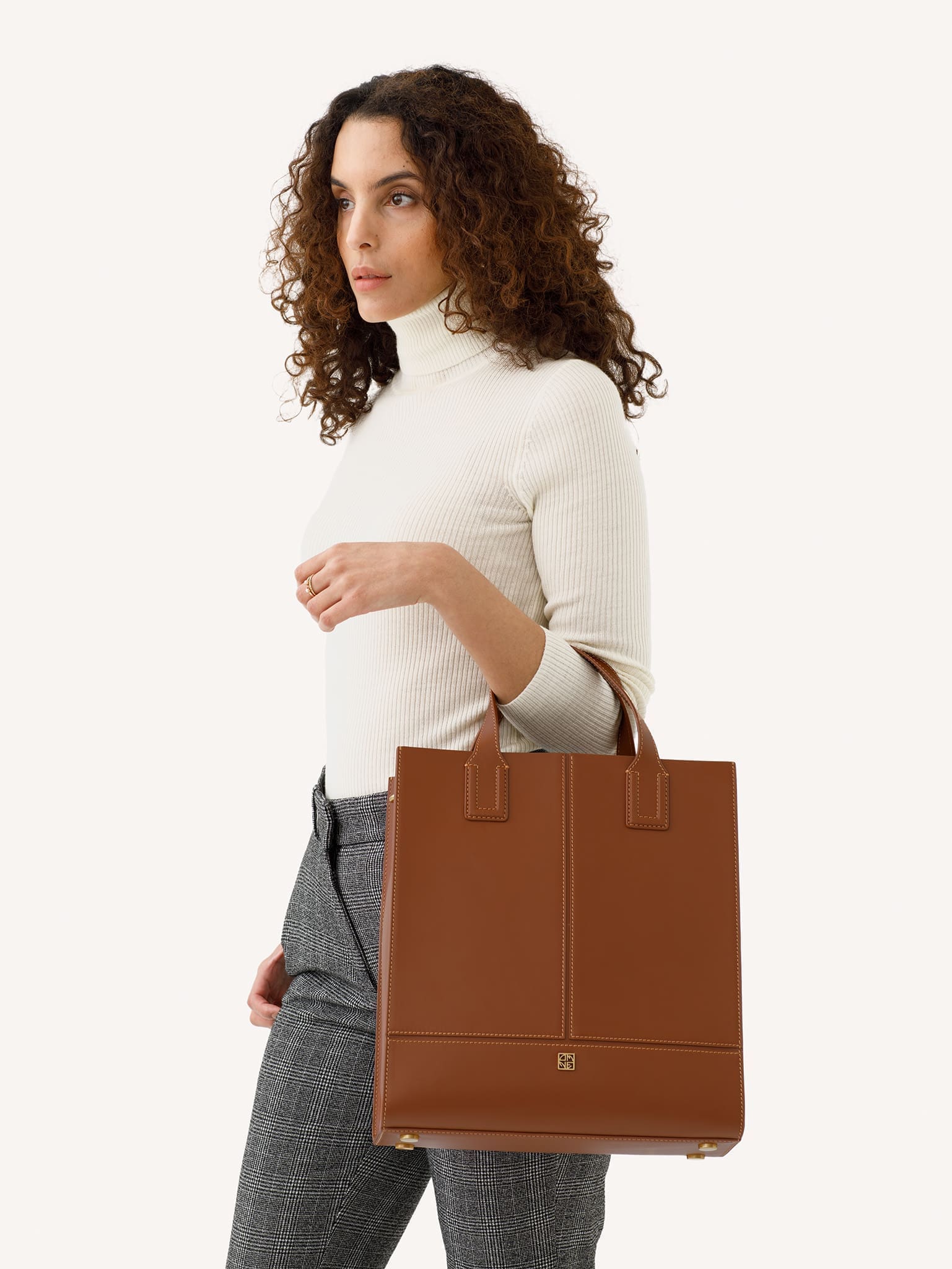 86000666_handle_nostrap_gabriella_2048px