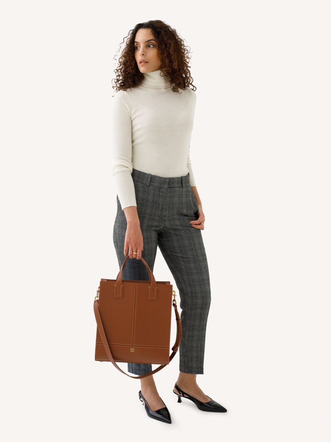 86000666_handle_onestrap_gabriella_2048px