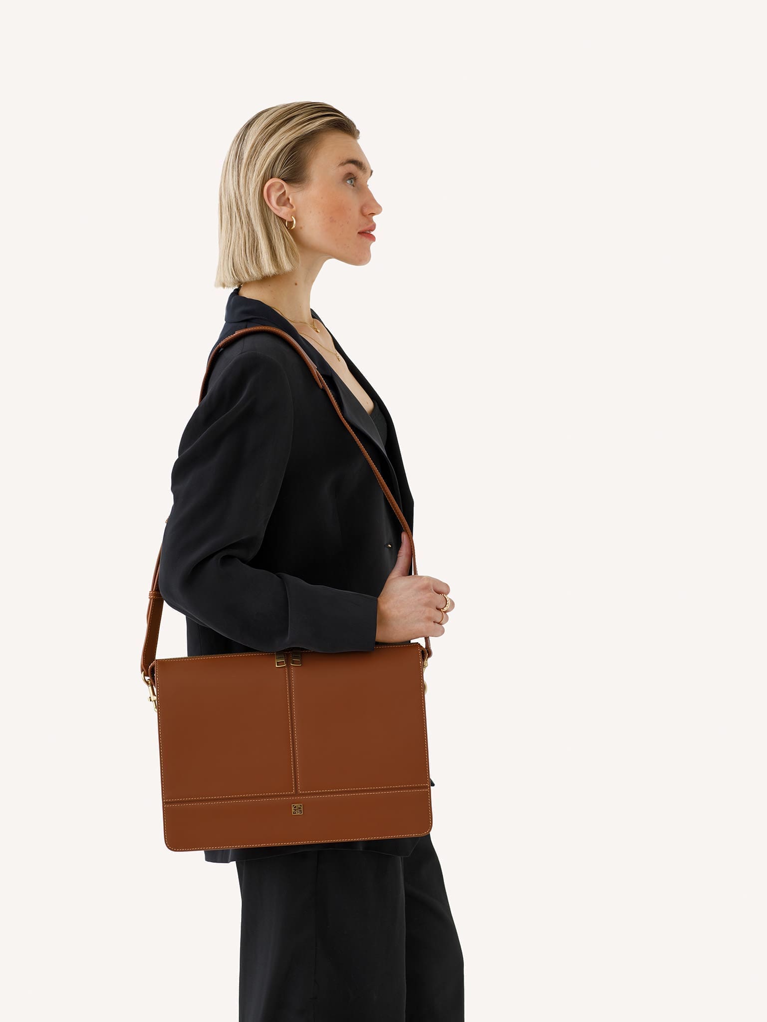 86000766_shoulder_esther_2048px