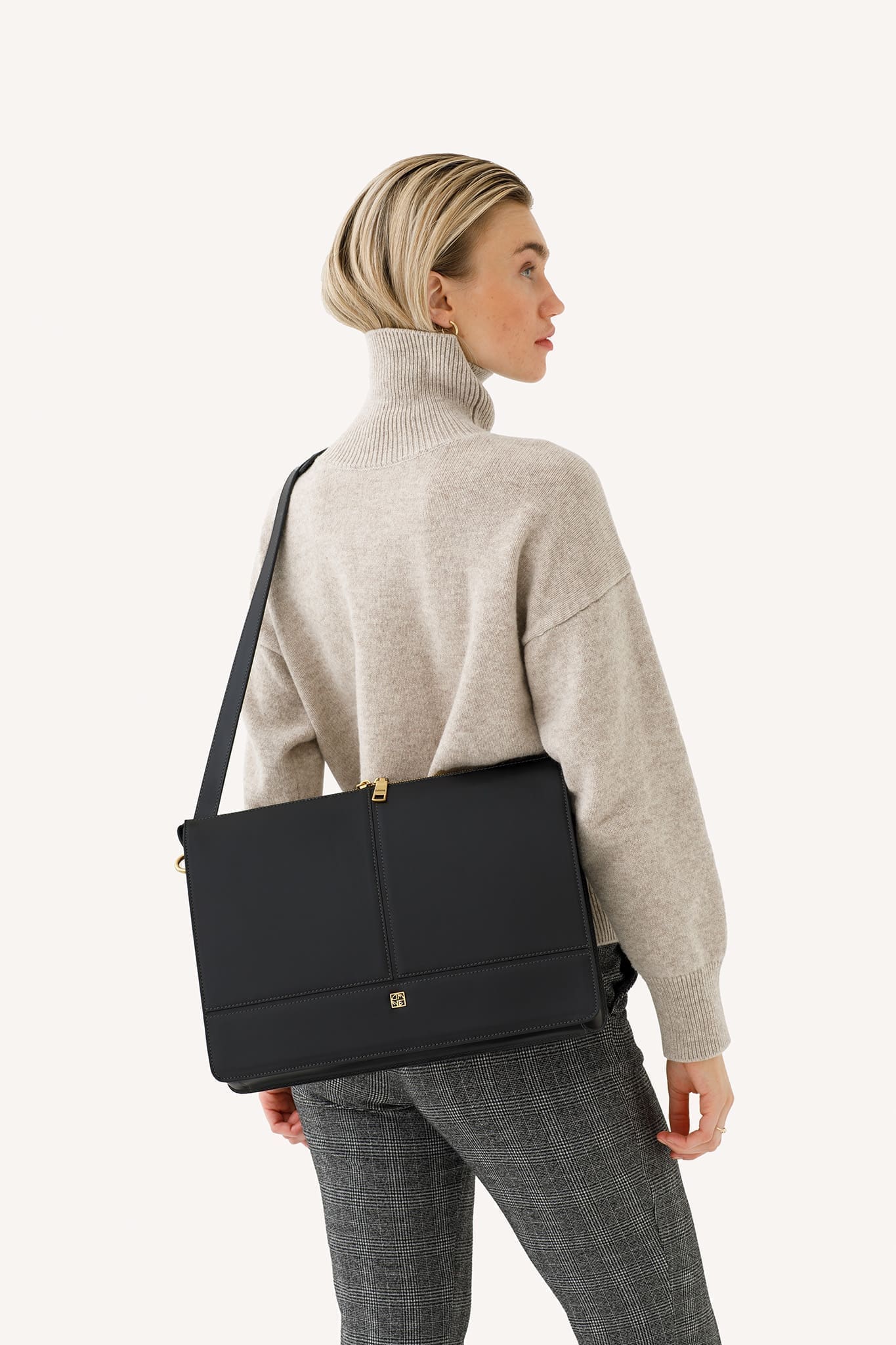 86000899_crossbody_esther_2048px