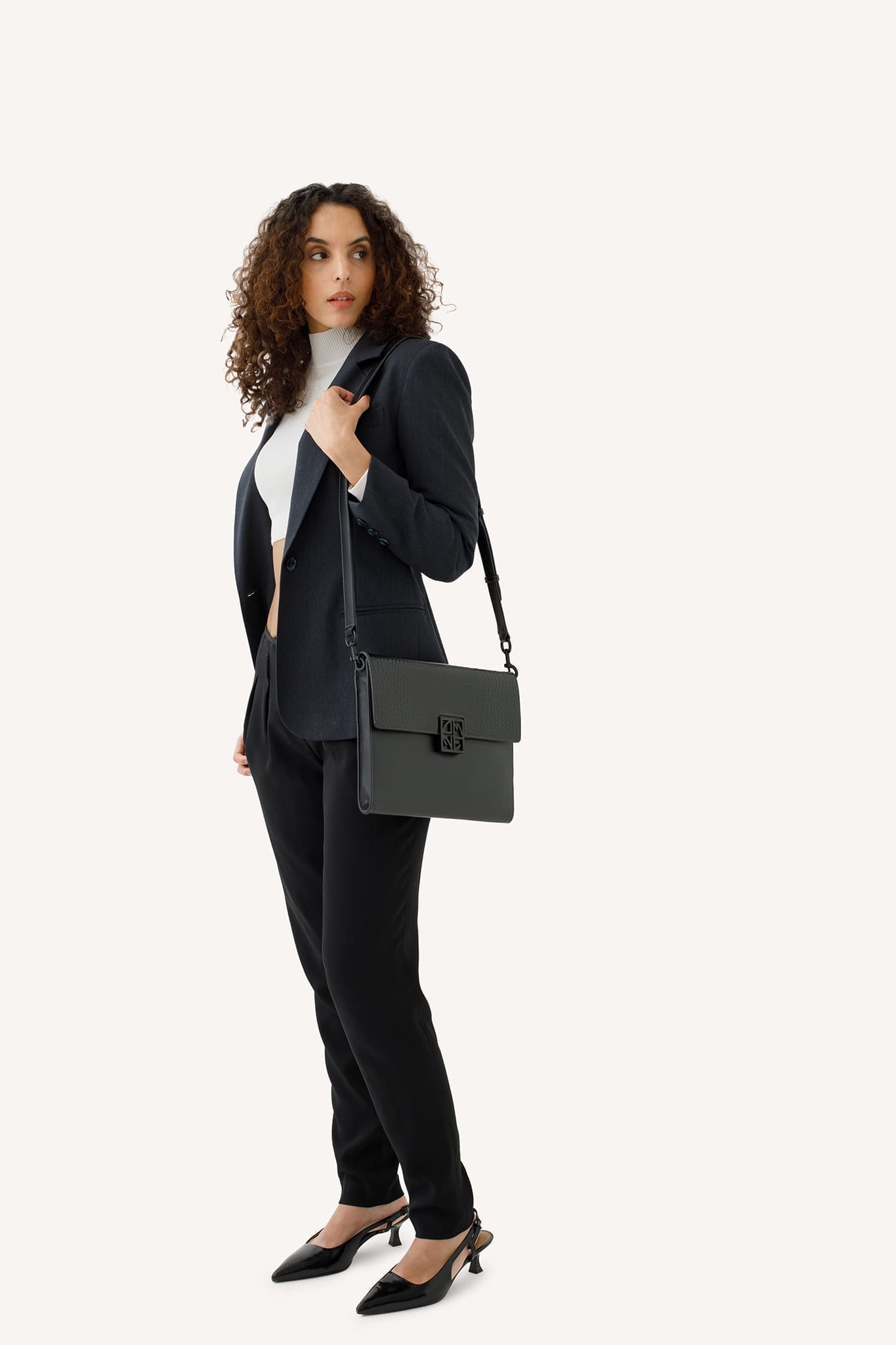 86000929_shoulder_gabriella_2048px