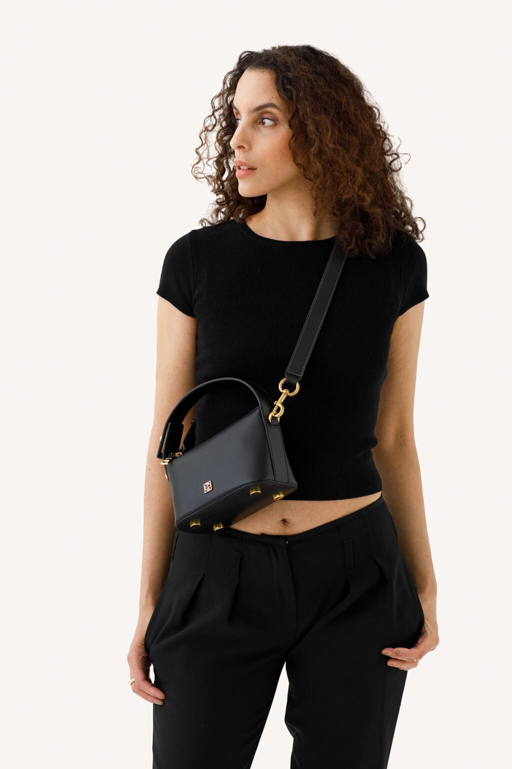 86001099_crossbody_gabriella_2048px