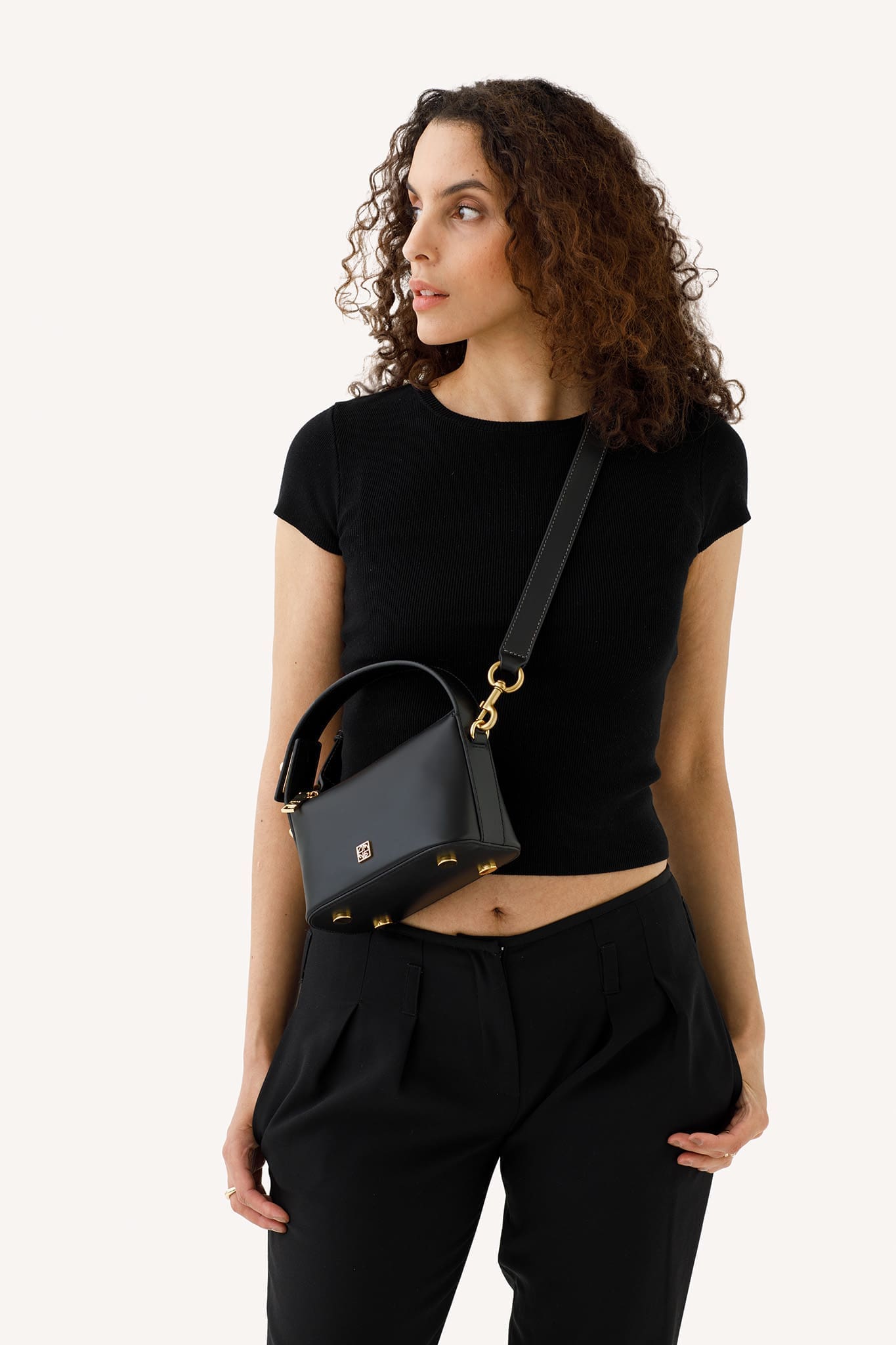 86001099_crossbody_gabriella_2048px
