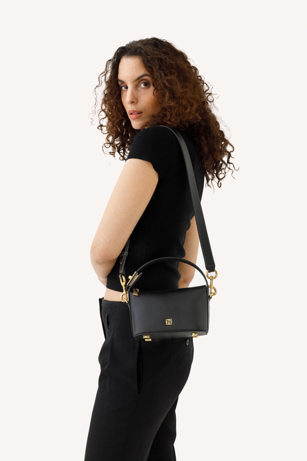 86001099_shoulder_gabriella_2048px