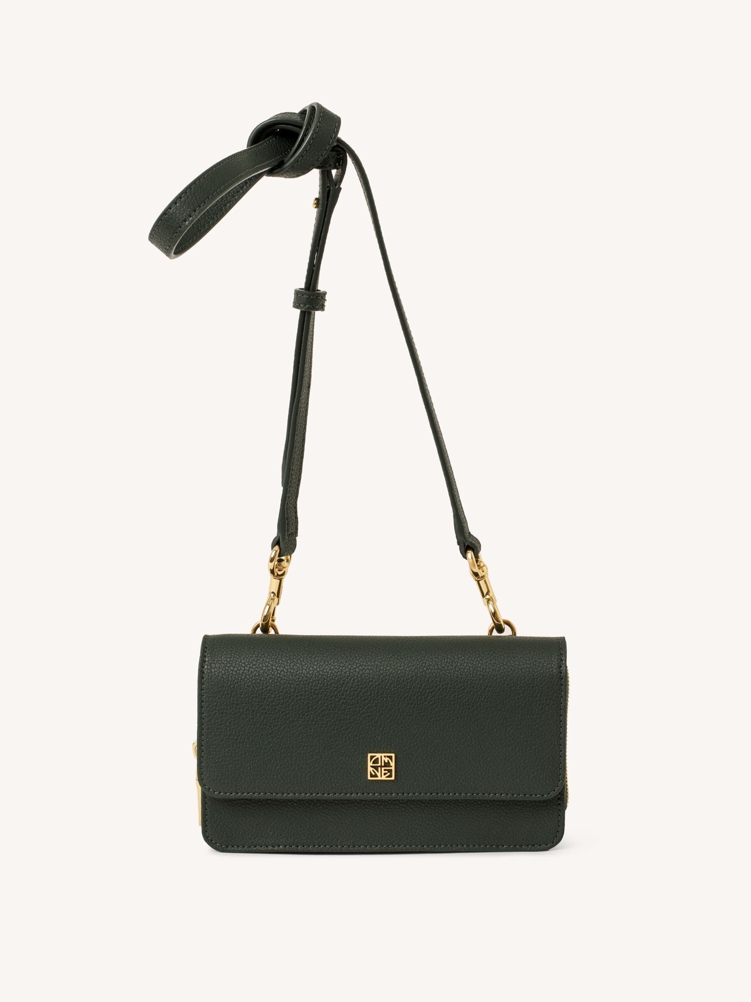 86001122_front_longstrap_2048px