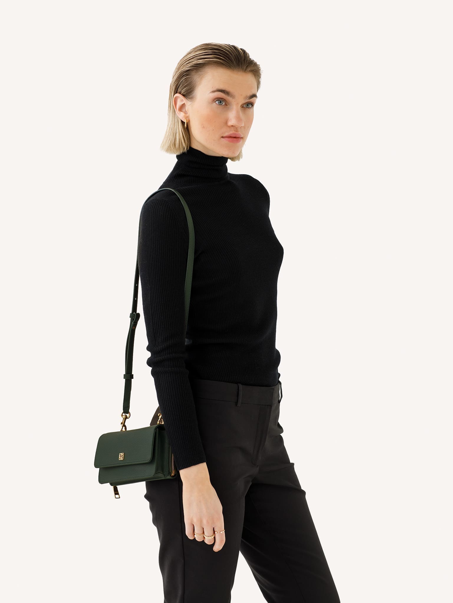 86001122_shoulder_esther_2048px